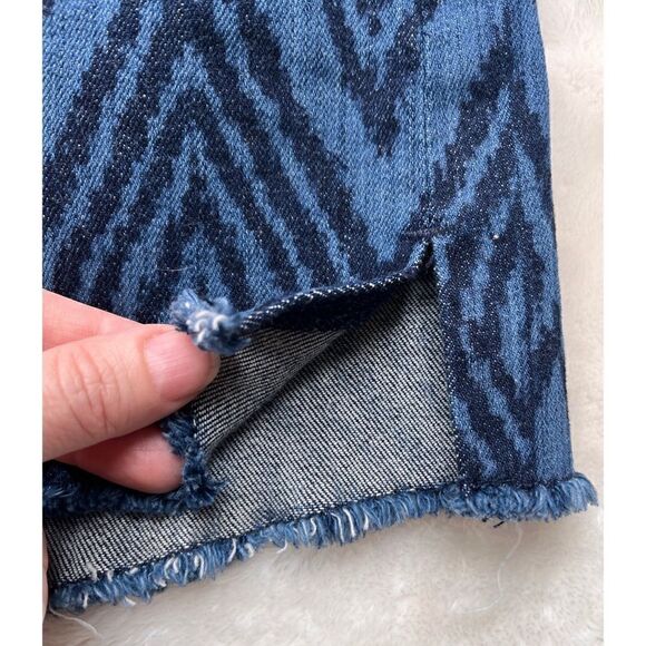 7 for All Mankind 7FAM Allover Diamond Pattern Raw Hem Cutoff Jean Shorts, 32 - Picture 7 of 14